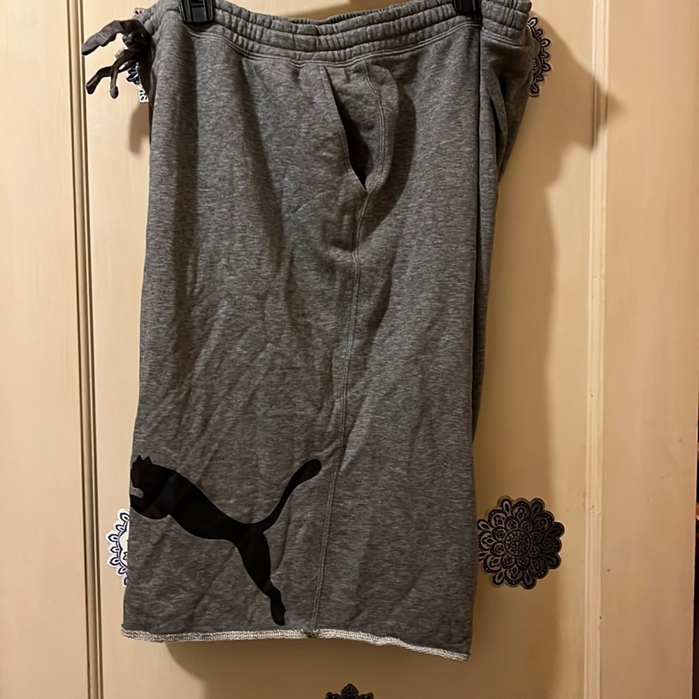 Gently loved men grey athletic shorts size XXL smoke free